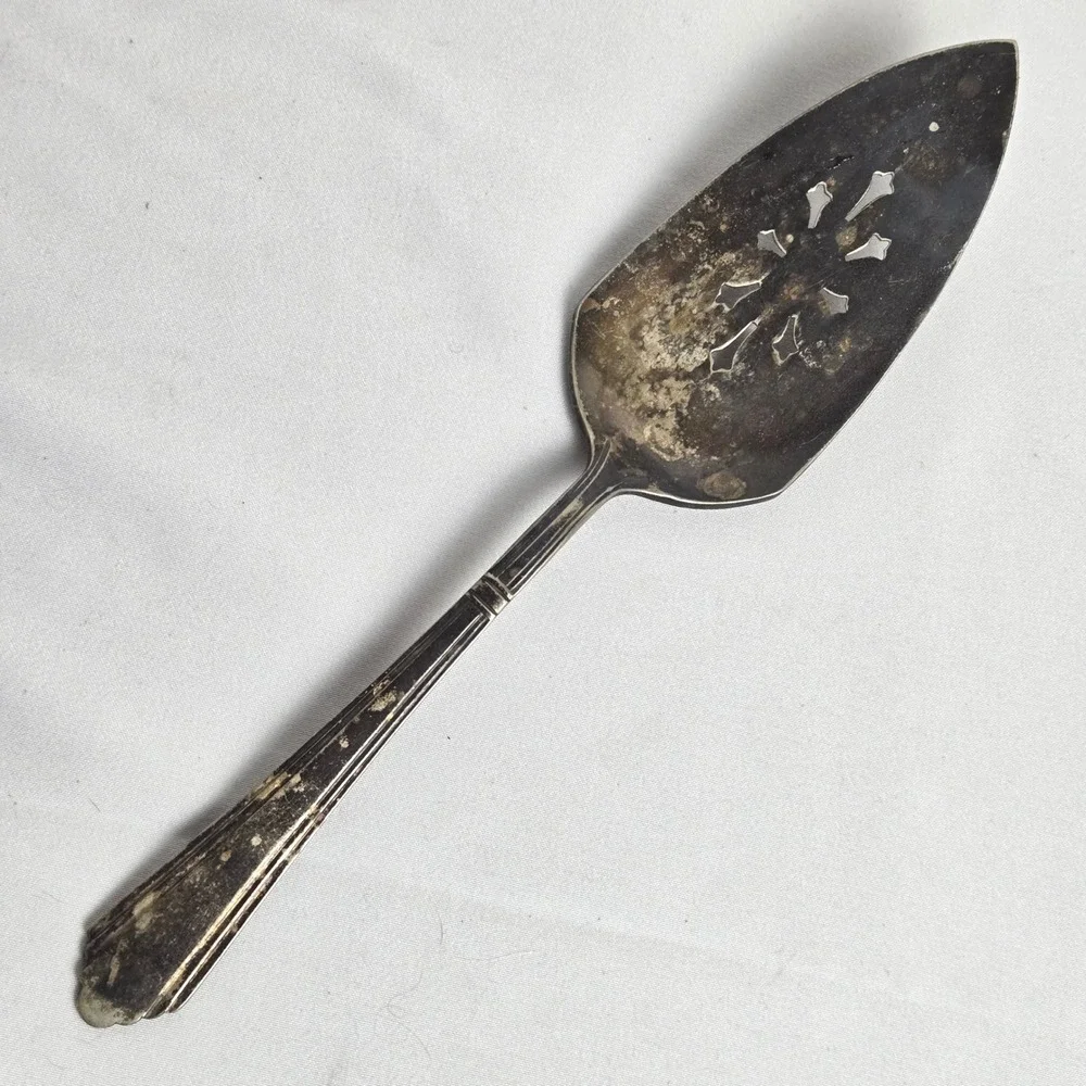 IS‎ Wilshire Silverware Silverplate 1933 Solid Pierced Pie Cake Server, 8.5